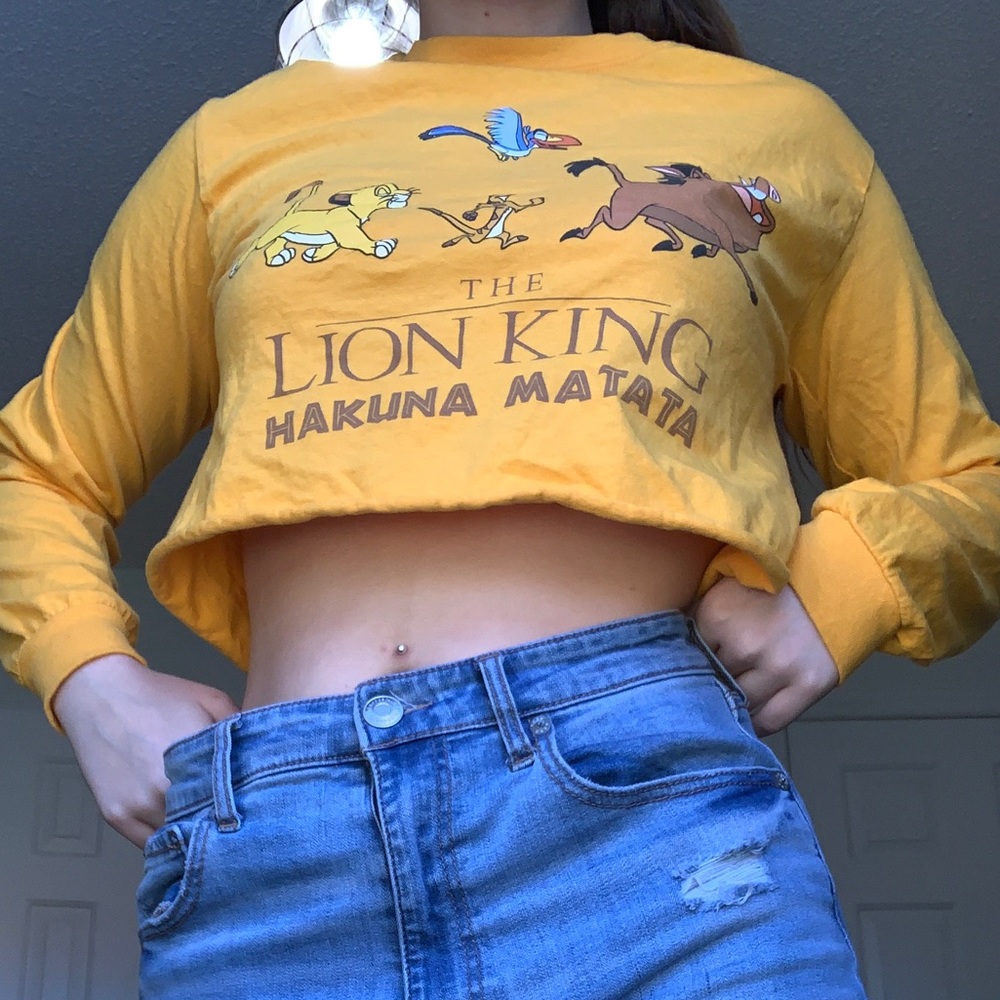 Disney cropped long sleeve 💛